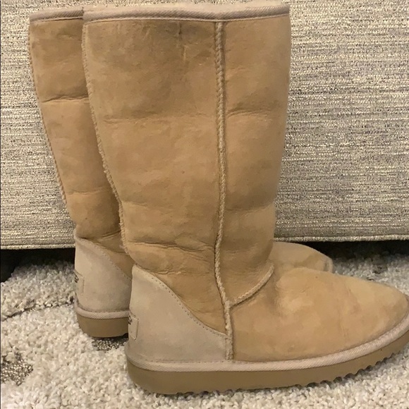 UGG BOOTS - TAN, SIZE 6 - Picture 2 of 5